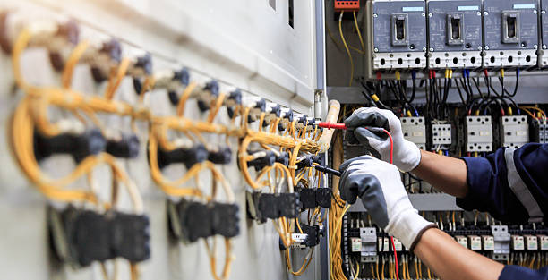 Professional Electrician technician working in Kent, WA
